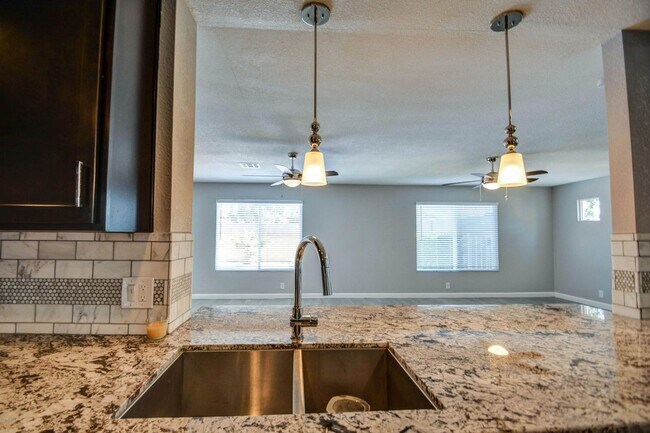 Building Photo - Offering 3 spacious bedrooms, 2.5 baths, l...