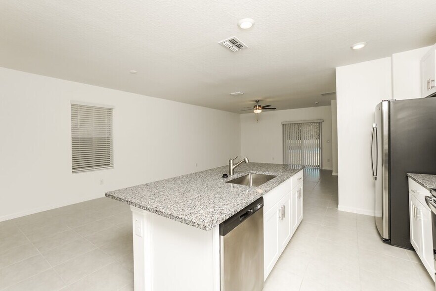 Building Photo - 2045 Skybrooke Blvd