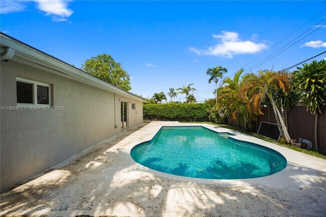 Primary Photo - 10501 SW 53rd St