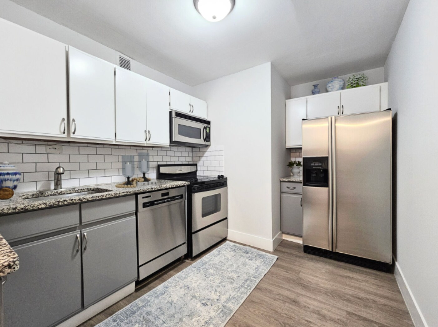 Building Photo - 1350 N Dearborn St