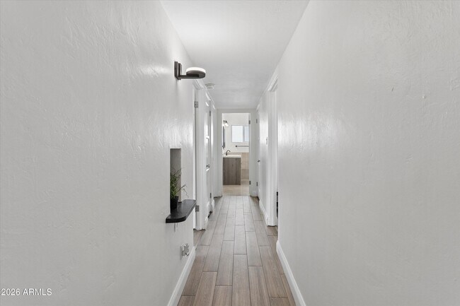 Building Photo - 926 W Moreland St