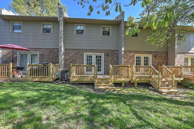 Building Photo - 409 Cypress St