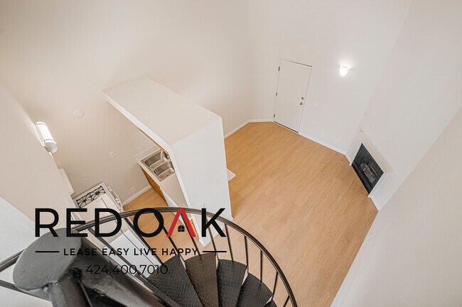 Building Photo - 4651 Cahuenga Blvd