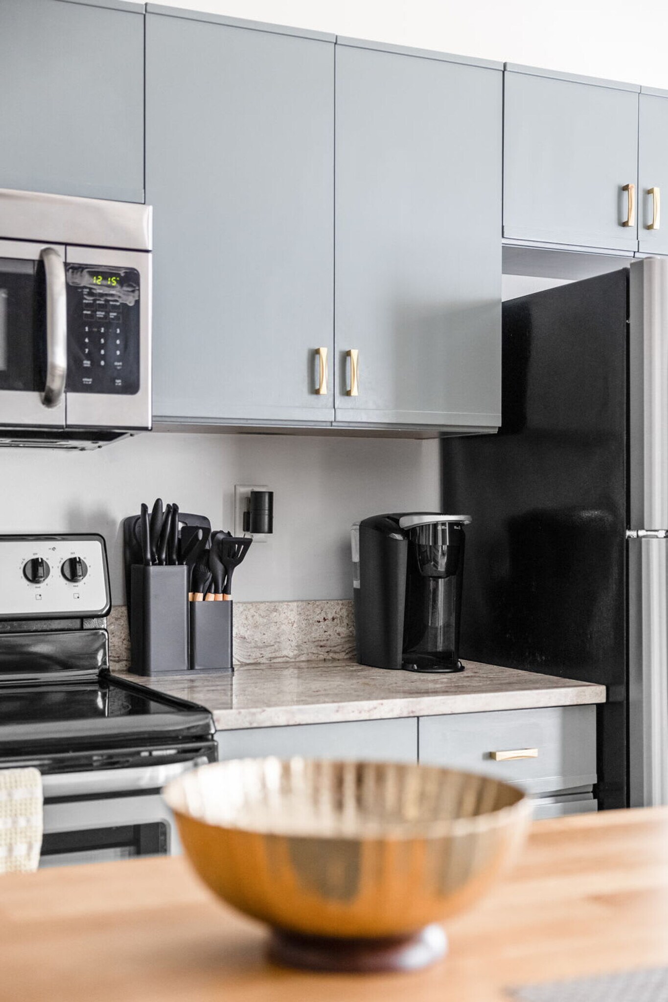 Building Photo - 230 E 9th St