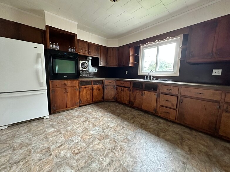 Building Photo - 68 W Center St