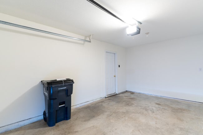 Building Photo - 304 Dads Way