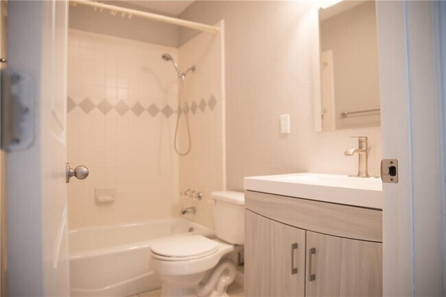 Building Photo - 202 Spring Garden Dr