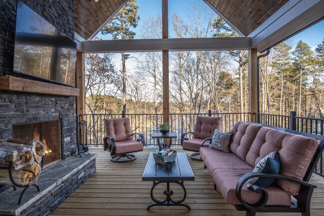 Building Photo - 533 Tom Cobb Dr