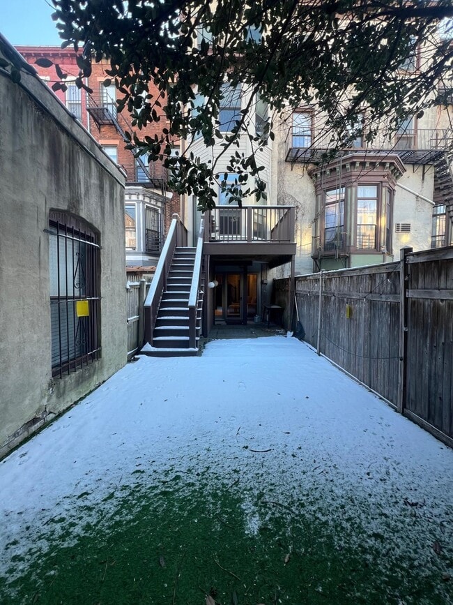 Building Photo - 122 Mercer St