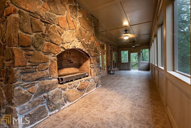 Building Photo - 1325 Mineral Springs Rd