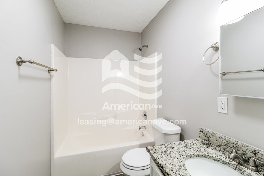 Building Photo - 611 Brown Ave