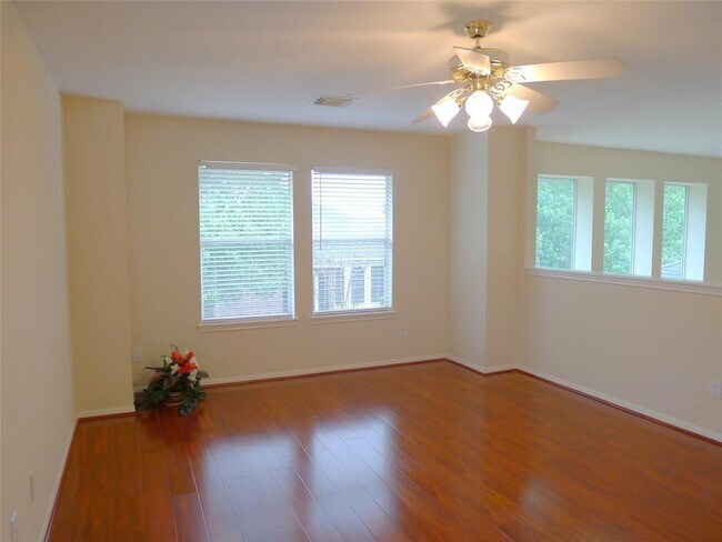 Building Photo - 22610 Cascade Springs Dr