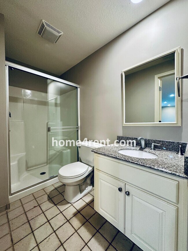 Building Photo - Blue Valley Schools, Granite Counters, Fin...
