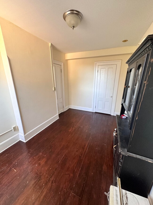 Building Photo - 2975 Whitney Ave