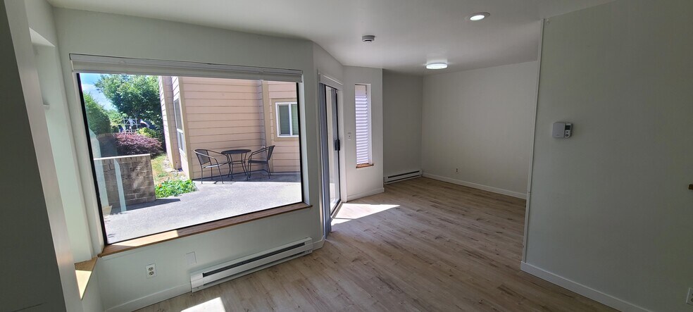Building Photo - 5642 California Ave SW