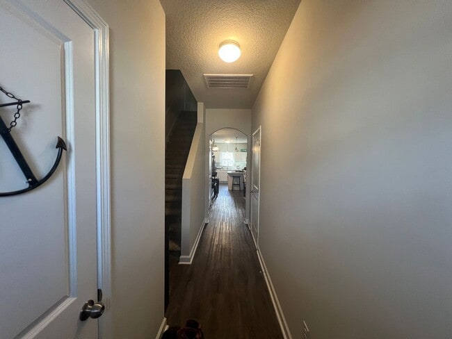 Building Photo - 208 Shallowbag Bay Ln