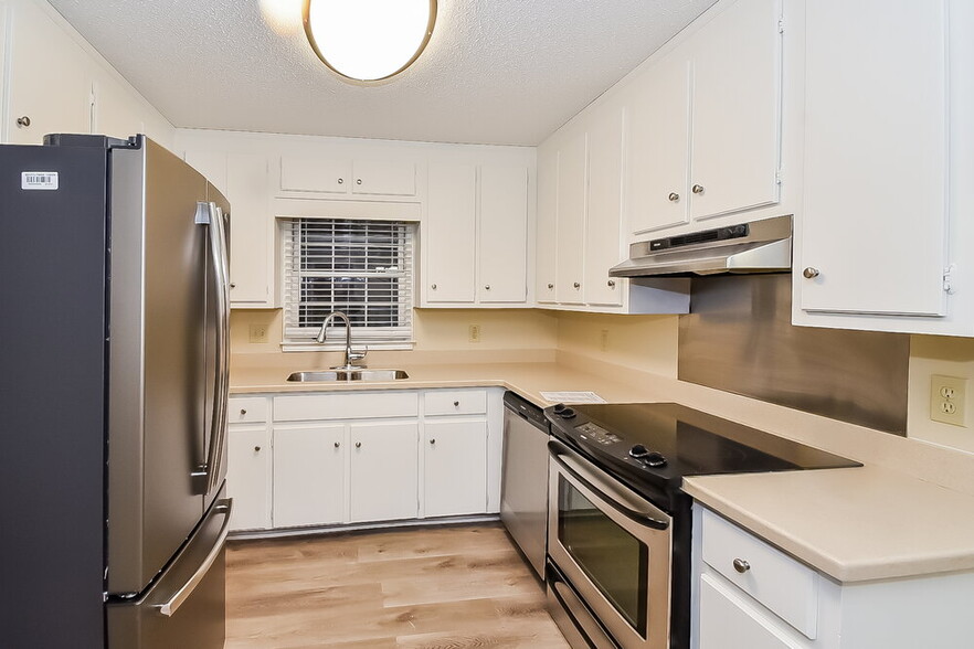 Building Photo - 2466 Zachary Woods Dr NW