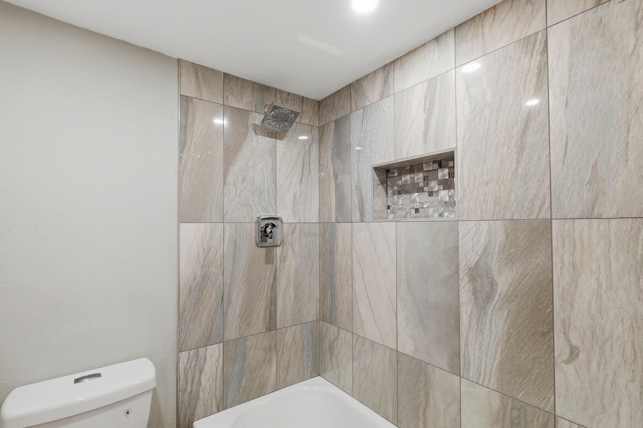 Building Photo - 3595 41st Ln S