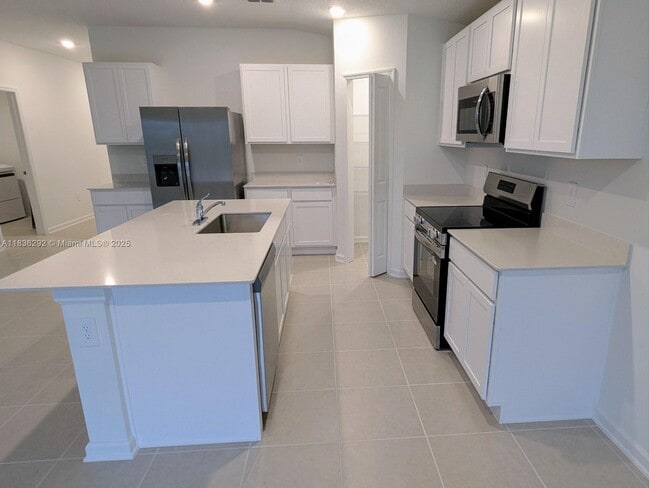 Building Photo - 2406 McKinley Dr