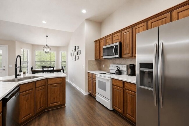 Building Photo - 714 Newport Dr