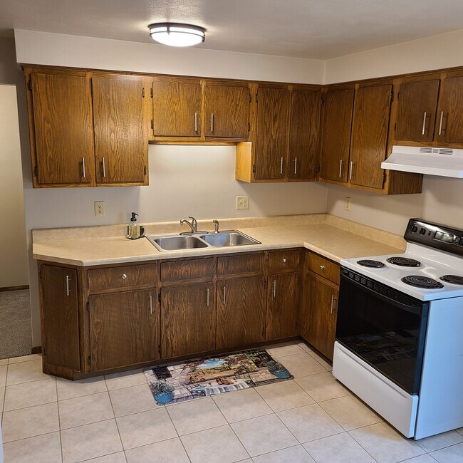 Building Photo - 2141 Country Ln