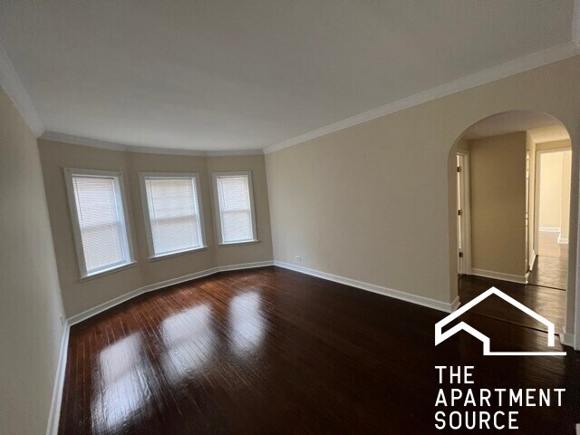 Building Photo - 2440 N Hamlin Ave