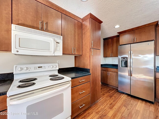 Building Photo - 640 Casa Grande Dr