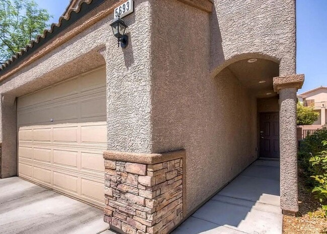 Building Photo - 5693 Point Loma Ct