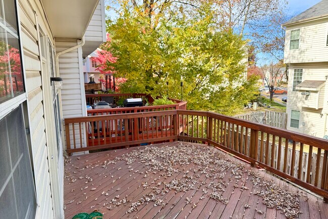 Building Photo - 14614 Stream Pond Dr