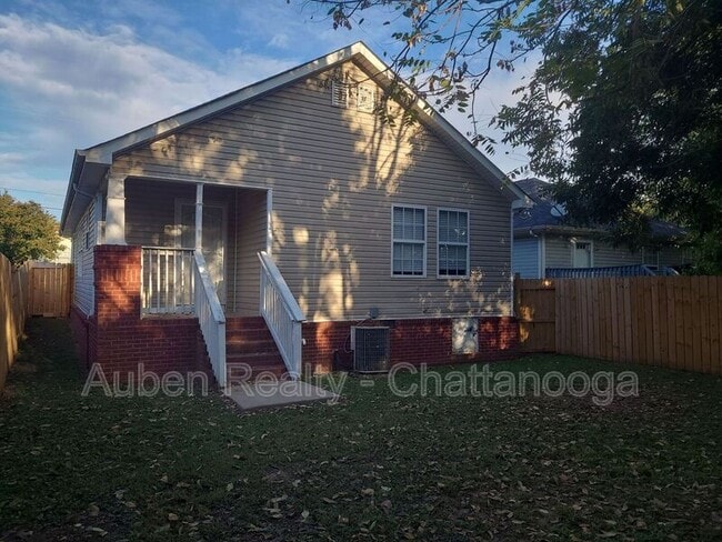 Building Photo - 730 N Holly St