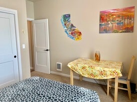 Building Photo - 2518 J Ave