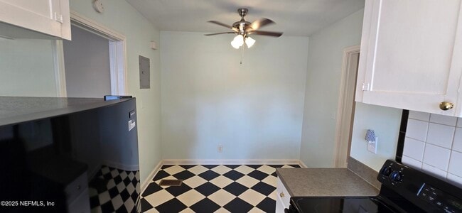 Building Photo - 1302 McDuff Ave S