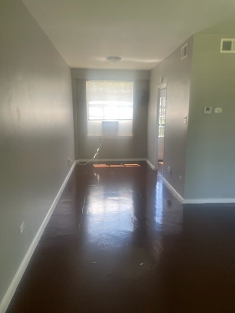 Building Photo - "Charming 2-Bedroom Retreat with Spacious ...