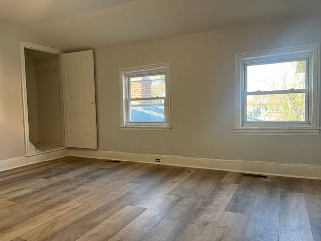 Building Photo - Newly remodeled 2br w off st parking laundry