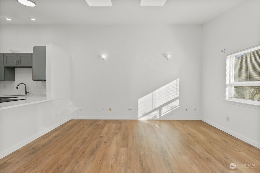 Building Photo - 4818 N Pearl St