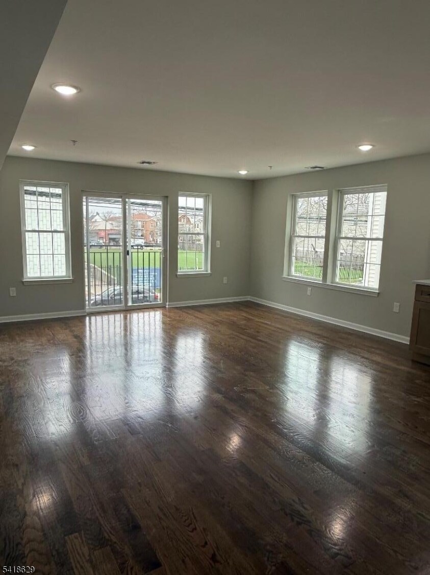 Building Photo - 140 Littleton Ave