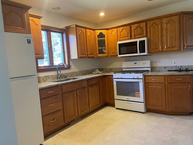 Building Photo - 253 Holly Ave