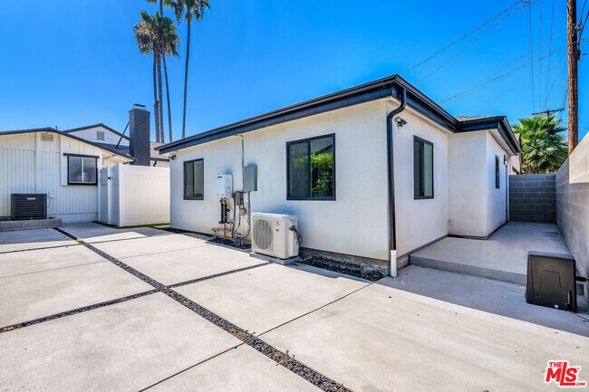 Building Photo - 2766 N Frederic St