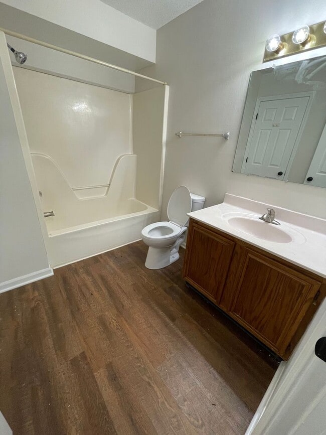 Building Photo - 3704-3706-3706 Pimlico Dr