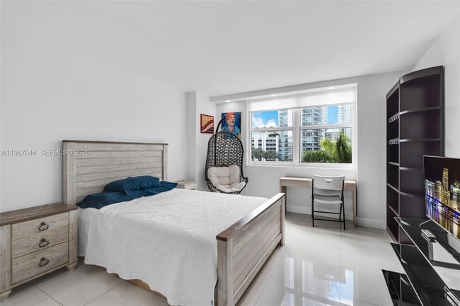 Building Photo - 1155 Brickell Bay Dr