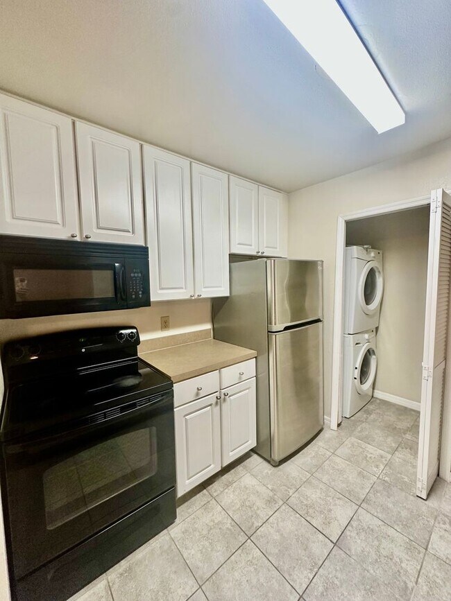 Building Photo - WG #304