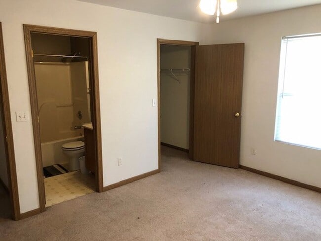 Building Photo - 4809-4811 Geyser Blvd