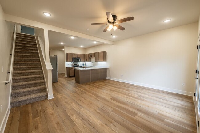 Building Photo - 3 Bed / 2.5 Bath Townhome w/Deck, Walkout Finished Basement, 9' Ceilings, Quartz Tops, Stainless ...