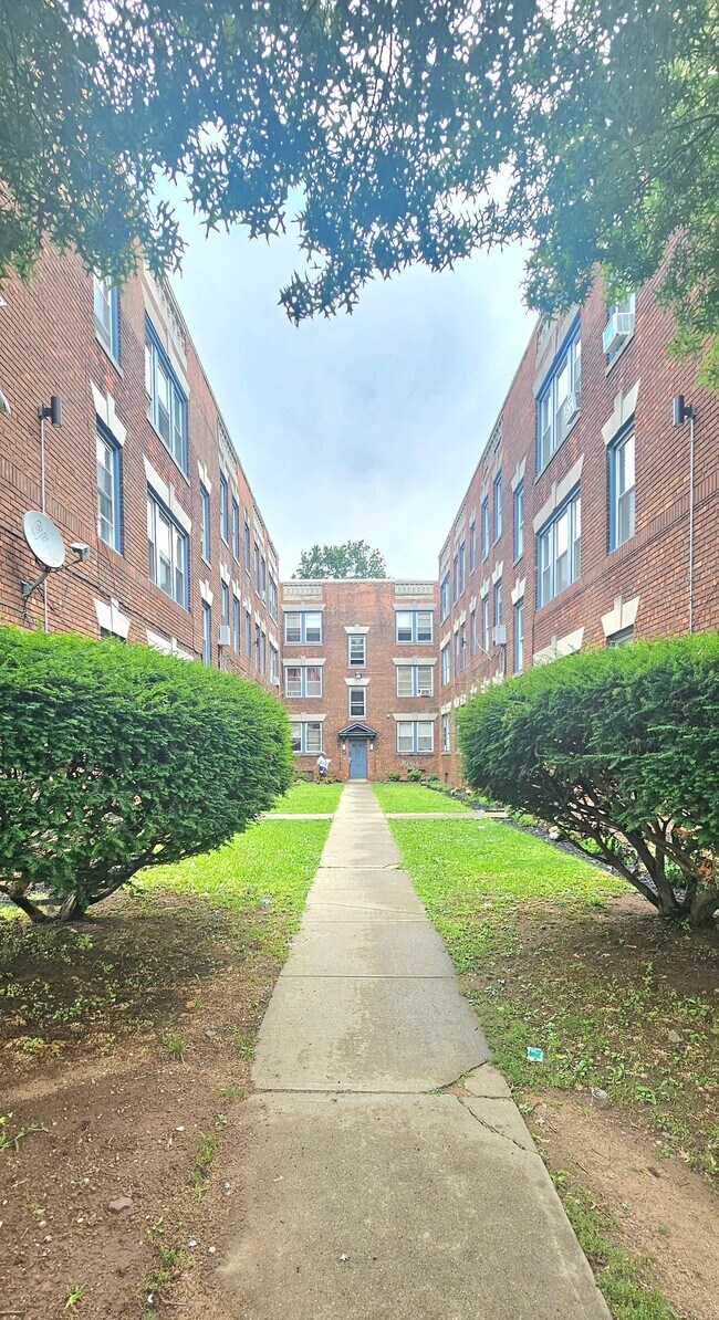 Building Photo - 295 Norton St