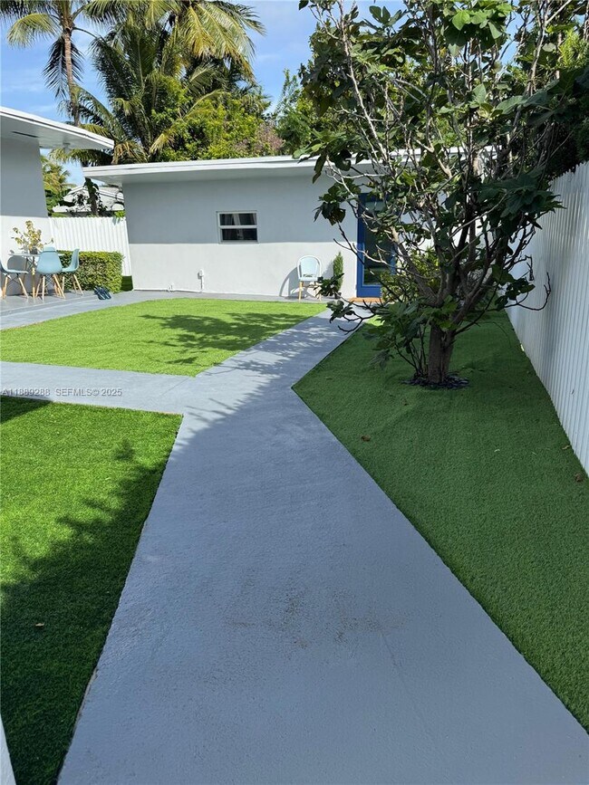 Building Photo - 2943 SW 36th Ave