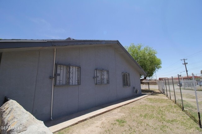 Building Photo - 9604 Gaza Dr