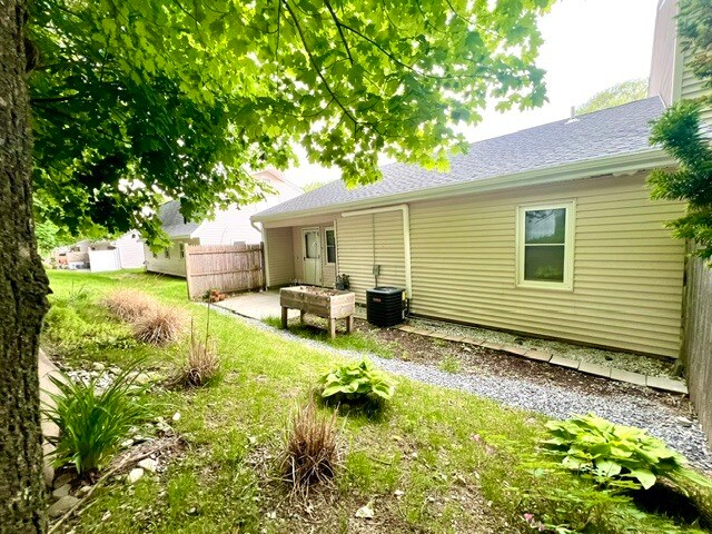 Unit Yard - 103 Main St