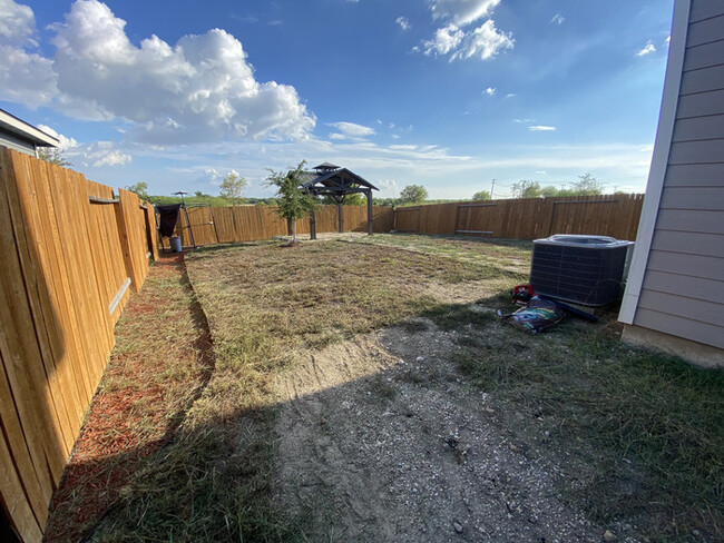 Building Photo - 3 Bedroom Home in Luckey Ranch Available F...