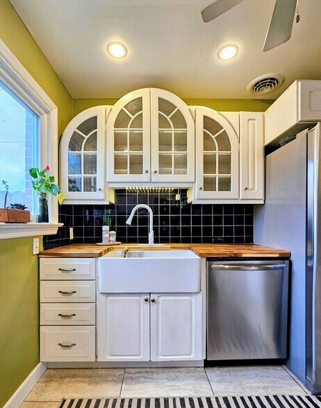 Building Photo - 947 Janet Ave