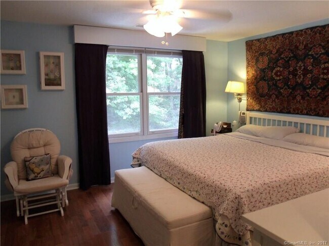 Building Photo - 44 Oak Forest Dr